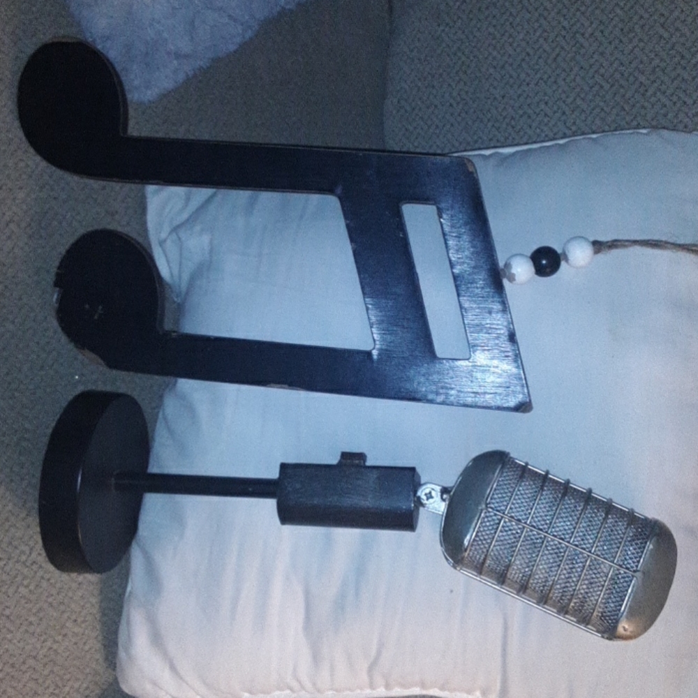 Music lovers decor. Just decoration!!